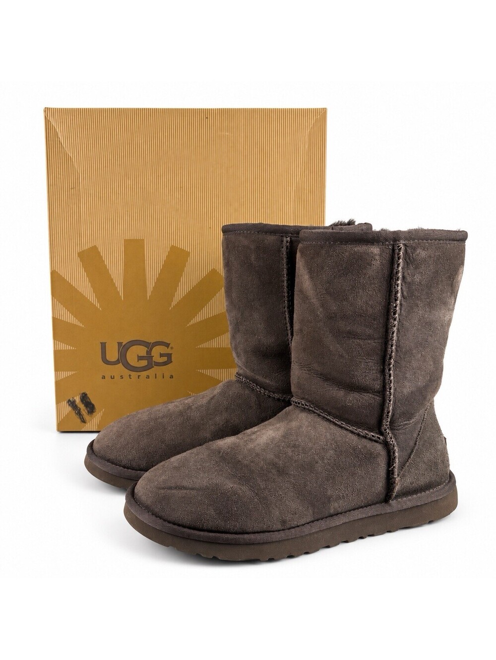 UGG Australia Classic Short Boots Womens 8 Chocolate Brown Sheepskin 5825 w/ Box